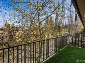 11008 NE 68th St 728, Kirkland WA 98033