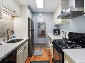 11008 NE 68th St 728, Kirkland WA 98033