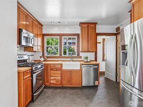3920 Ashworth Avenue N, Seattle WA 98103