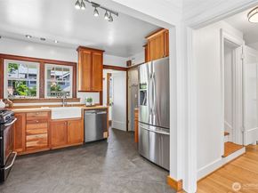 3920 Ashworth Avenue N, Seattle WA 98103