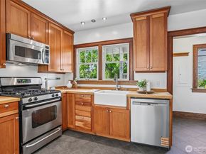 3920 Ashworth Avenue N, Seattle WA 98103
