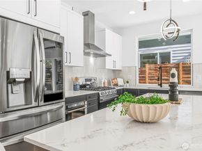 10708 Linden Avenue N, Seattle WA 98133