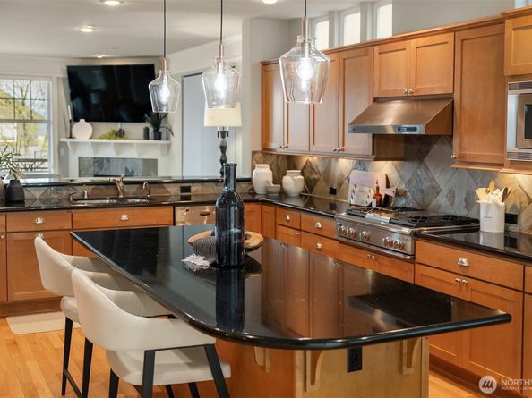 773 Summerhill Ridge Drive NW, Issaquah WA 98027