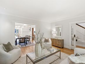 1625 7th Avenue W, Seattle WA 98119
