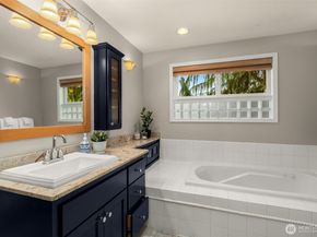 6183 NE 187th Place, Kenmore WA 98028