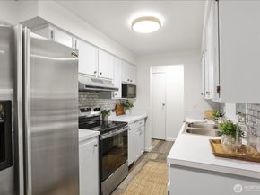 17110 NE 45th Street 30, Redmond WA 98052