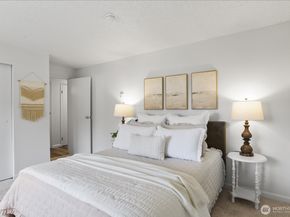 17110 NE 45th Street 30, Redmond WA 98052