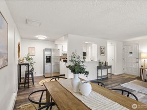 17110 NE 45th Street 30, Redmond WA 98052