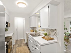 17110 NE 45th Street 30, Redmond WA 98052