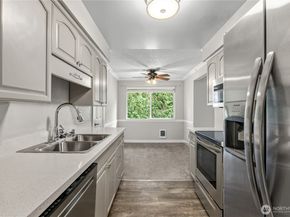 17310 NE 45th Street 118, Redmond WA 98052