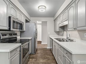 17310 NE 45th Street 118, Redmond WA 98052