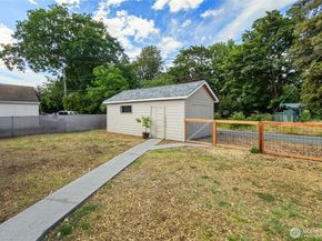 421 4th Street NE, Auburn WA 98002