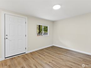 421 4th Street NE, Auburn WA 98002