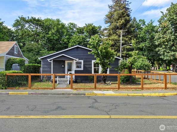 421 4th Street NE, Auburn WA 98002