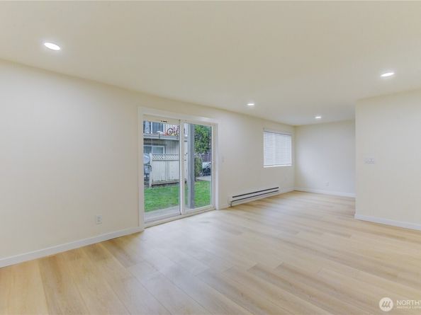 1601 Maple Lane B5, Kent WA 98030