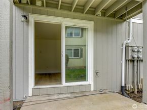 1601 Maple Lane B5, Kent WA 98030