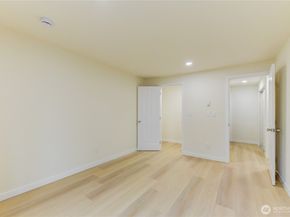 1601 Maple Lane B5, Kent WA 98030