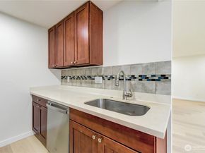 1601 Maple Lane B5, Kent WA 98030