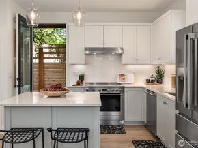 7546 26th Avenue NW B, Seattle WA 98117