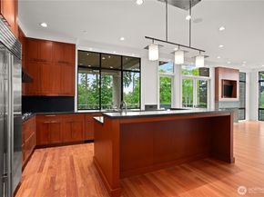 9632 Lake Washington Blvd NE, Bellevue WA 98004