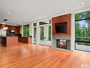 9632 Lake Washington Blvd NE, Bellevue WA 98004