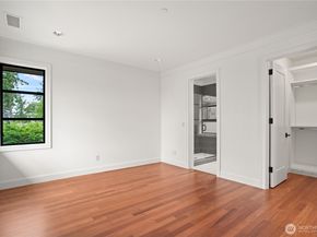 9632 Lake Washington Blvd NE, Bellevue WA 98004