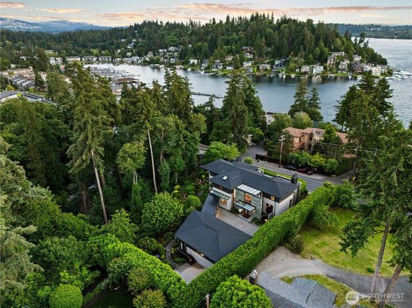 9632 Lake Washington Blvd NE, Bellevue WA 98004