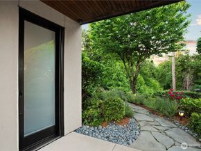 9632 Lake Washington Blvd NE, Bellevue WA 98004