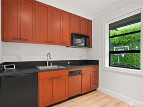 9632 Lake Washington Blvd NE, Bellevue WA 98004