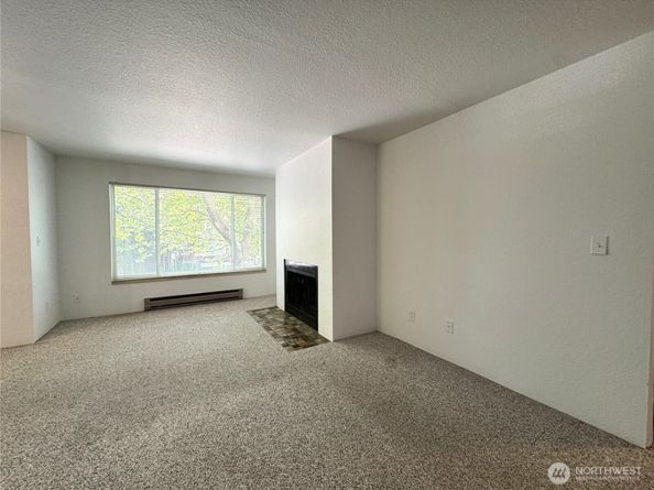 555 N 105th Street 202, Seattle WA 98133
