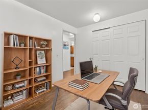 10037 NE 138th Place D2, Kirkland WA 98034