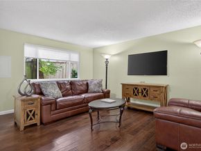 10037 NE 138th Place D2, Kirkland WA 98034