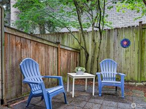10037 NE 138th Place D2, Kirkland WA 98034