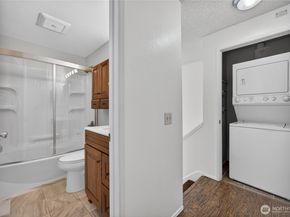 10037 NE 138th Place D2, Kirkland WA 98034