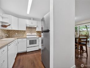 10037 NE 138th Place D2, Kirkland WA 98034
