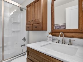 10037 NE 138th Place D2, Kirkland WA 98034