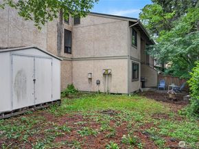 10037 NE 138th Place D2, Kirkland WA 98034