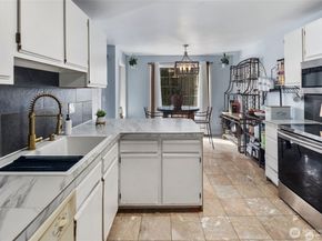 11419 99th Place NE 102, Kirkland WA 98033