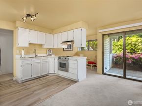 11186 Blue Pond Place NE, Bainbridge Island WA 98110
