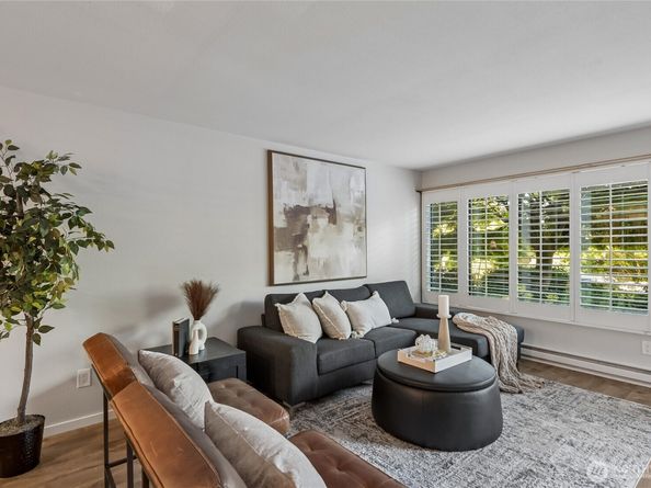 3661 24th Place W 107, Seattle WA 98199