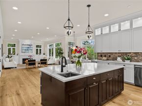 10223 NE 22nd Place, Bellevue WA 98004