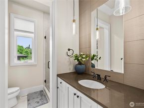 10223 NE 22nd Place, Bellevue WA 98004