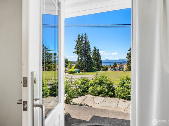 103 8th Avenue S, Edmonds WA 98020