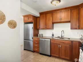 103 8th Avenue S, Edmonds WA 98020