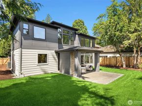 8016 Fairway Drive NE, Seattle WA 98115