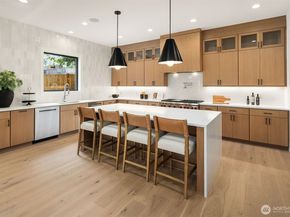8016 Fairway Drive NE, Seattle WA 98115