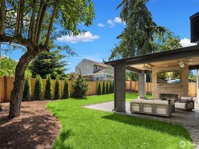 8016 Fairway Drive NE, Seattle WA 98115