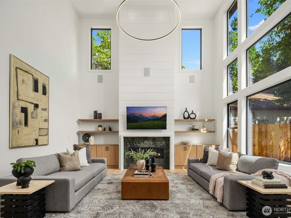8016 Fairway Drive NE, Seattle WA 98115