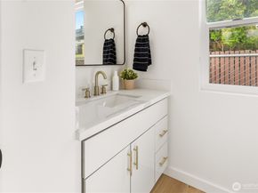 4506 S Kenyon St, Seattle WA 98118