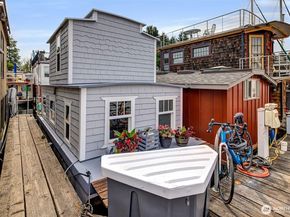 2143 N Northlake Way 11, Seattle WA 98103